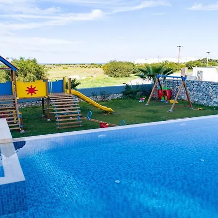Aphrodite Beach Front Condos By Holidaykeys Apartamento Ghaziveran