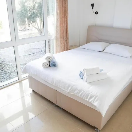 Aphrodite Beach Front Condos By Holidaykeys Apartamento Ghaziveran